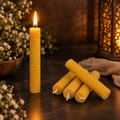 Vela de cera de abeja natural encendida hecha a mano con diseño de panal de abeja