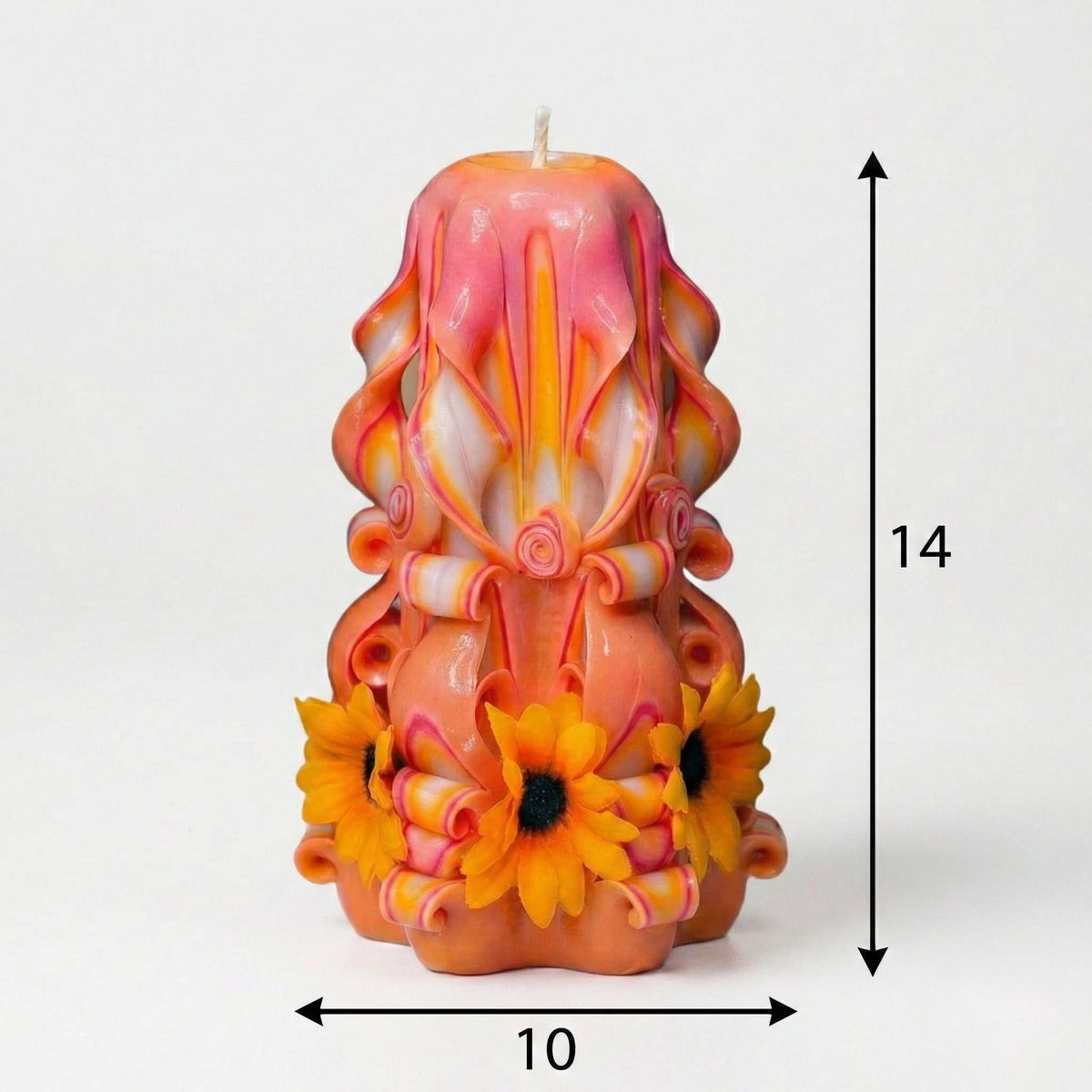 Vela decorativa floral artesanal con medidas de 14 cm de alto y 10 cm de ancho